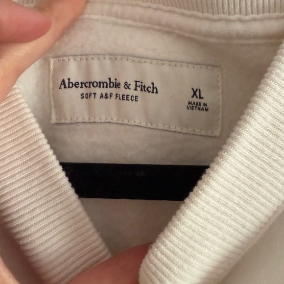 Abercrombie & Fitch Off-White Men's Crewneck Sweatshirt - Picture 3 of 4